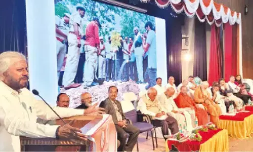 Media must show concern in reporting sensitive issues: Khandre