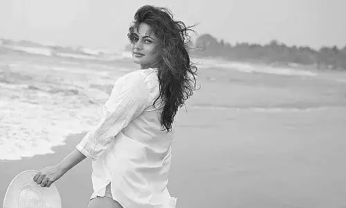 Sneha Ullal sets social media ablaze