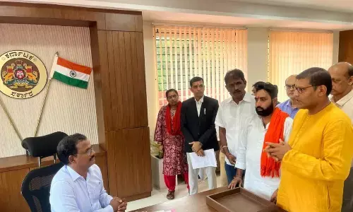 Samiti Urges Ban on Plastic Flags, Calls for National Flag Honour Committee