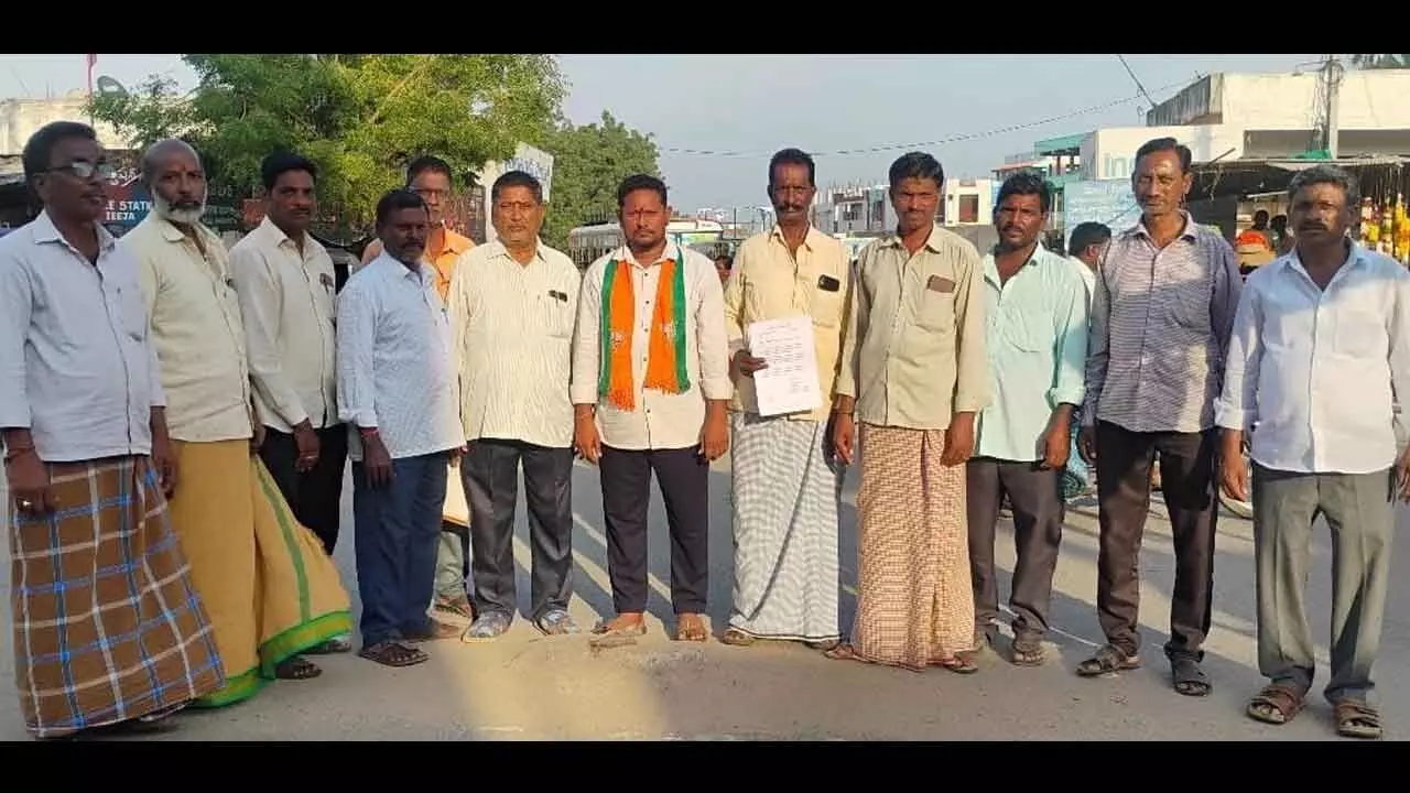 BJP Demands Urgent Installation of High-Mast Lights at Aija Bus Stand Junction BJP Demands Urgent Installation of High-Mast Lights at Aija Bus Stand Junction