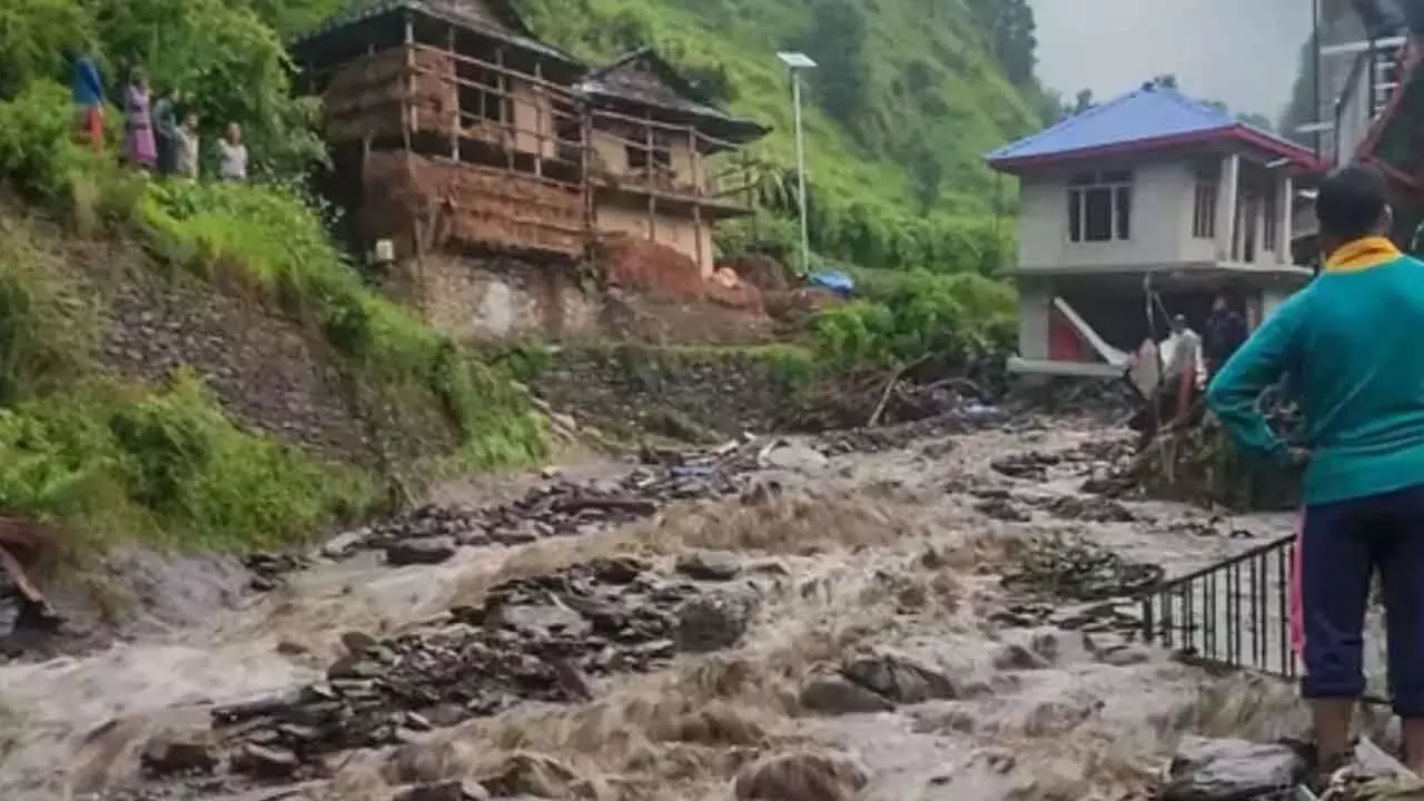 Himachal: 2 NH among 297 roads closed, orange alert for very heavy rains Himachal: 2 NH among 297 roads closed, orange alert for very heavy rains