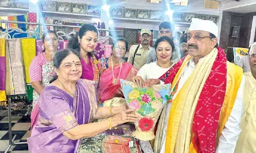 Tummala accuses Centre of misleading on urea supply to Telangana