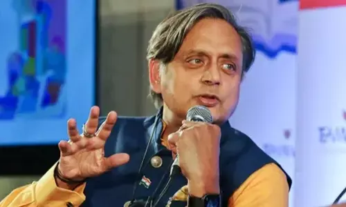Tharoor differs with Cong on Bill removing PM, CMs