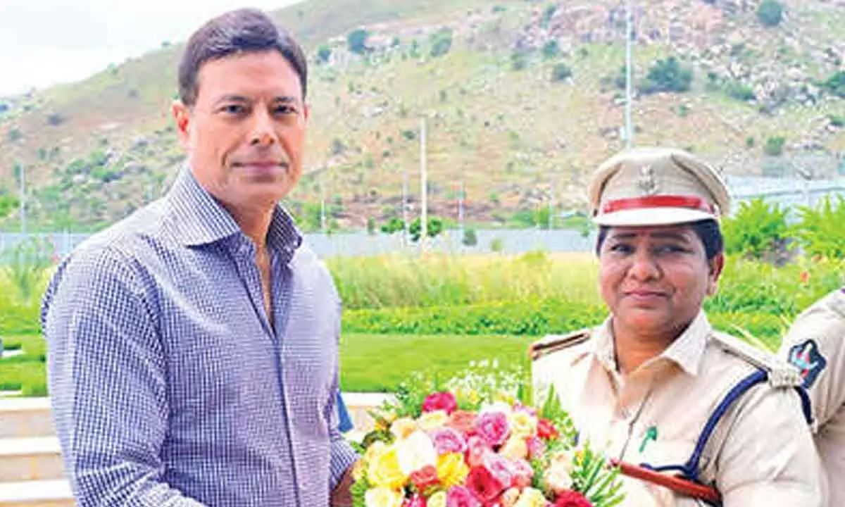 SP Ratna meets BSF DG Daljit Singh Chaudhary SP Ratna meets BSF DG Daljit Singh Chaudhary