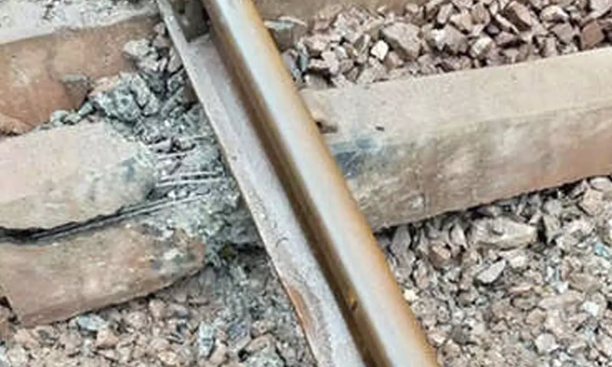 Railway staffer dies in IED blast Railway staffer dies in IED blast