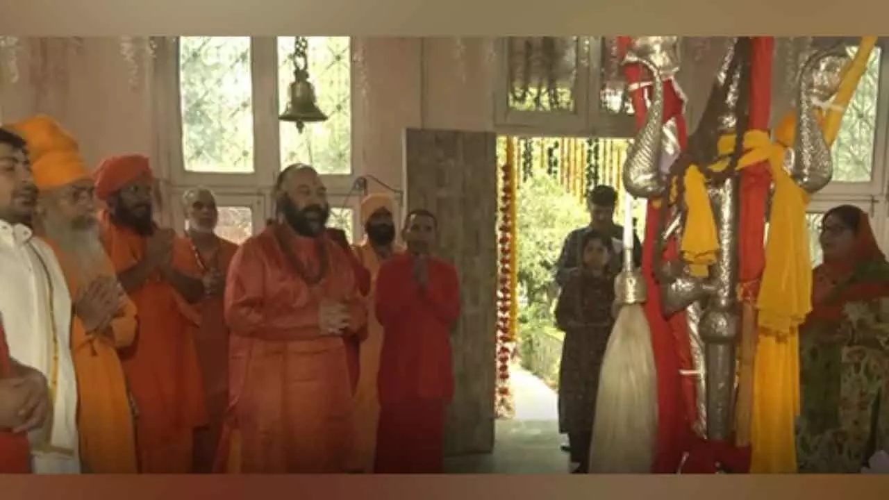 Amarnath yatra: Chhari Mubarak begins journey to cave shrine