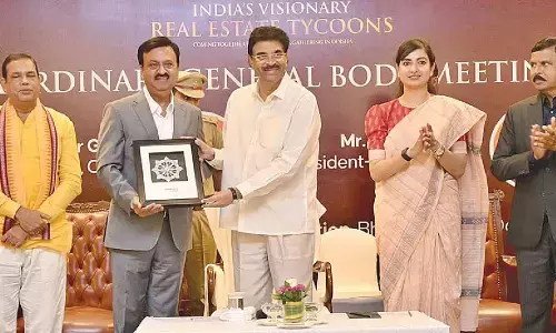 Guv asks builders to invest in Tier-2 & 3 cities