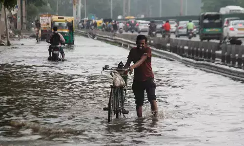 Rain lashes Puducherry causing inundation of thoroughfares