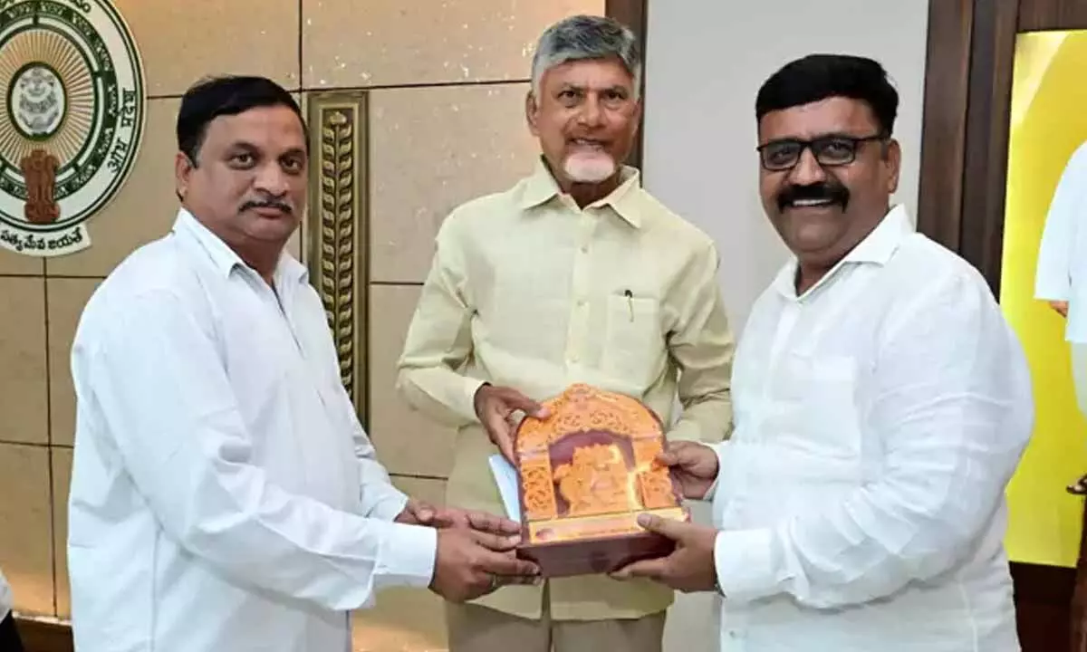 Sri Raghavendra Swamy Math officials extend invitation to CM Chandrababu for Saptaratrotsavam