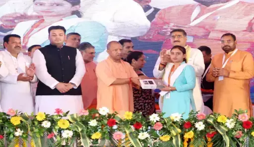 CM Yogi lays the foundation of 186 development projects worth ₹958 crore in Aligarh CM Yogi lays the foundation of 186 development projects worth ₹958 crore in Aligarh