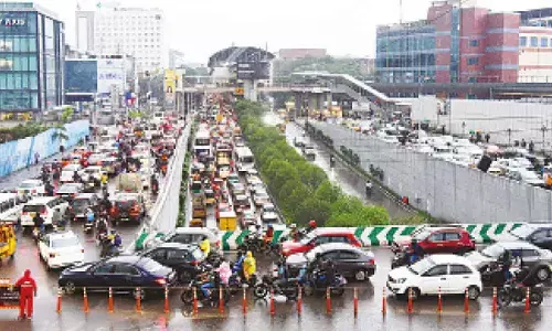 Heavy rain floods Hyd roads