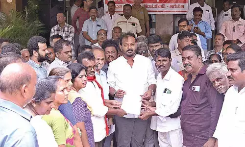 TUDA chief assures to solve Settipalli land issue