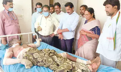 Leaders visit gas leak victims to offer support