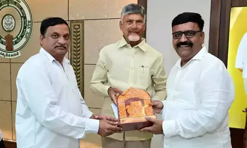 Sri Raghavendra Swamy Math officials extend invitation to CM Chandrababu for Saptaratrotsavam