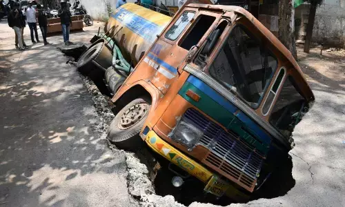 Hyderabad: Road Collapses in Banjara Hills After Water Tanker Accident – Public Safety Concerns Rise