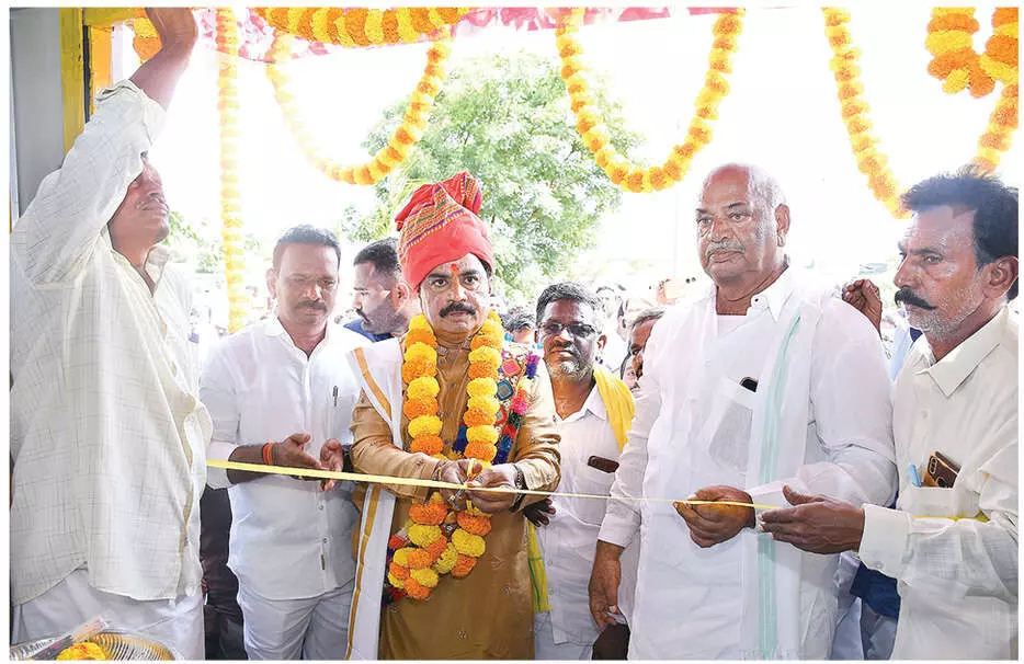 MLA Amilineni Surendra Babu celebrates birthday with Banjaras