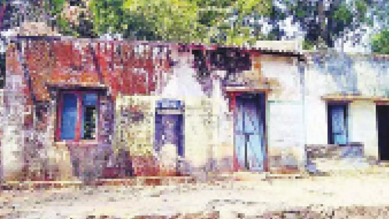 UP govt orders demolition of unsafe school buildings UP govt orders demolition of unsafe school buildings