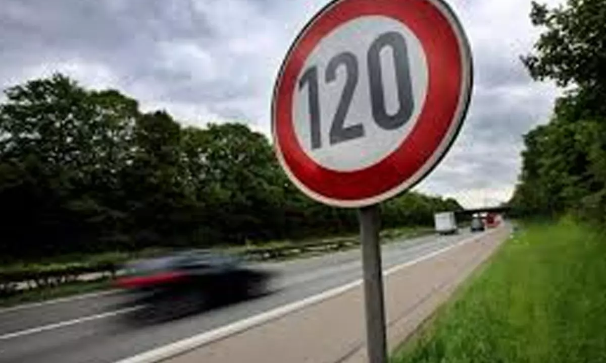 Speeding motorist driving at 199 mph on Germanys Autobahn fined more than USD 1,000 Speeding motorist driving at 199 mph on Germanys Autobahn fined more than USD 1,000