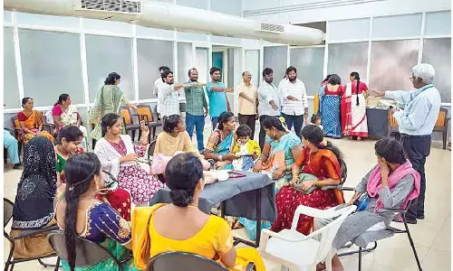 Expectant fathers take pledge to support breastfeeding