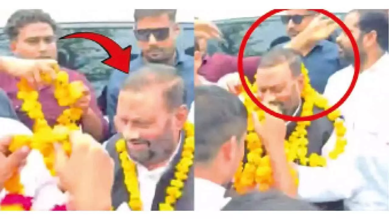 Ex-UP Minister Maurya slapped in gathering Ex-UP Minister Maurya slapped in gathering