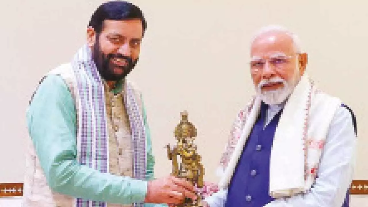 Saini meets PM; discusses growth, welfare schemes