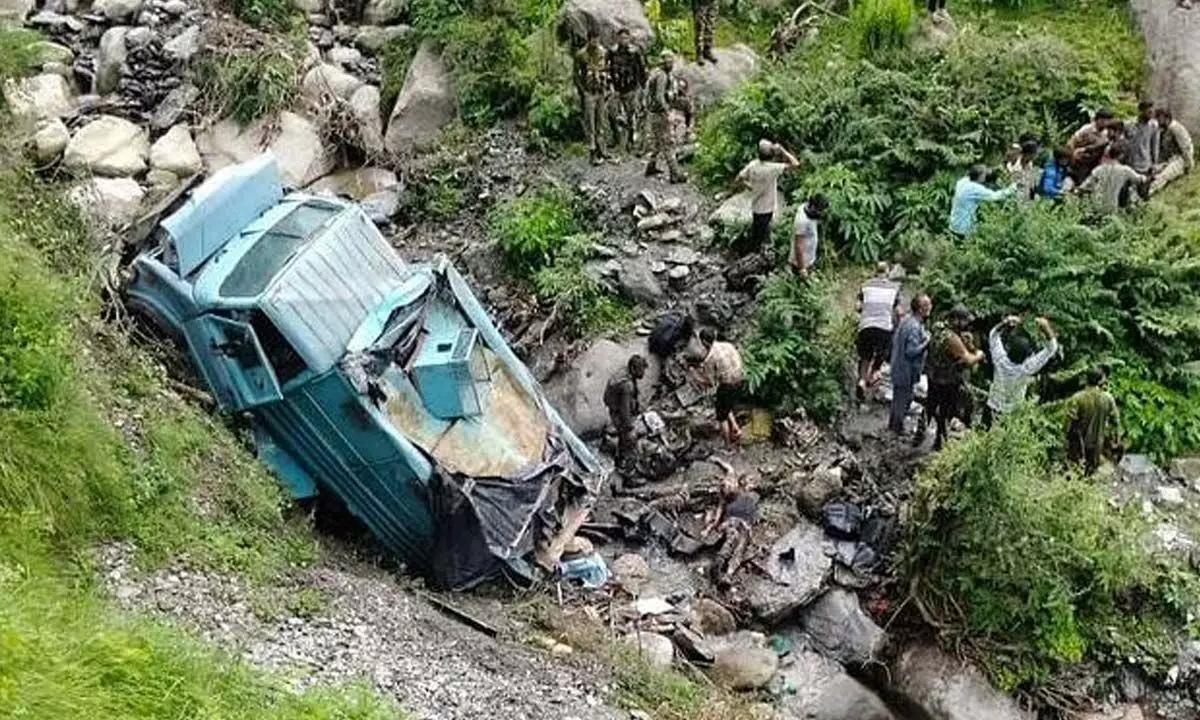 Jammu and Kashmir: 3 CRPF Personnel Martyred, 15 Injured in Road Accident in Udhampur Jammu and Kashmir: 3 CRPF Personnel Martyred, 15 Injured in Road Accident in Udhampur