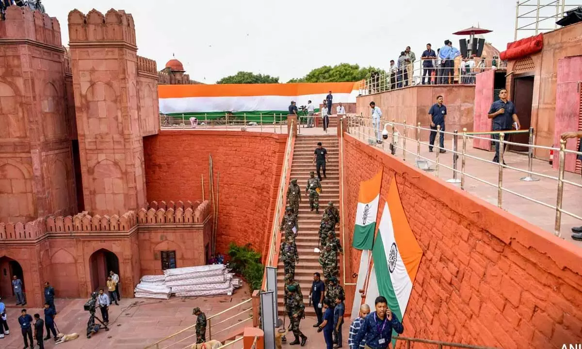 Delhi: Over 10k cops, anti-drone systems being deployed ahead of Independence Day Delhi: Over 10k cops, anti-drone systems being deployed ahead of Independence Day