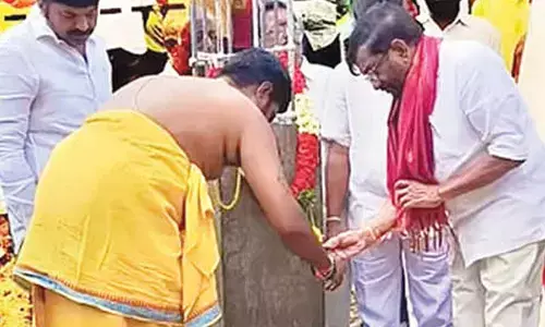 Foundation laid for Anna Canteen in Muthukur