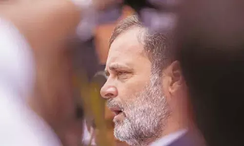 Modi cannot stand up to Trump due to Adani probe