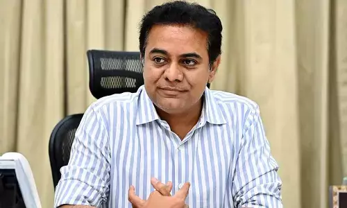 KTR tars Cong govt in TG with ‘commission raj’ paint