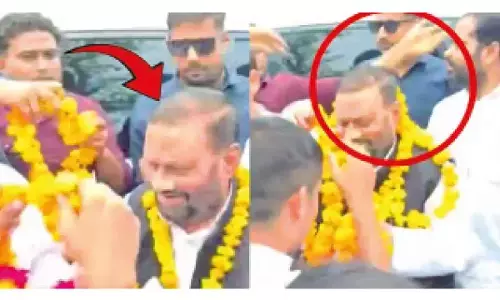Ex-UP Minister Maurya slapped in gathering