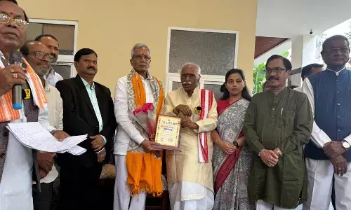 Former governor Bandaru Dattatraya honours weavers on National Handloom Weavers Day