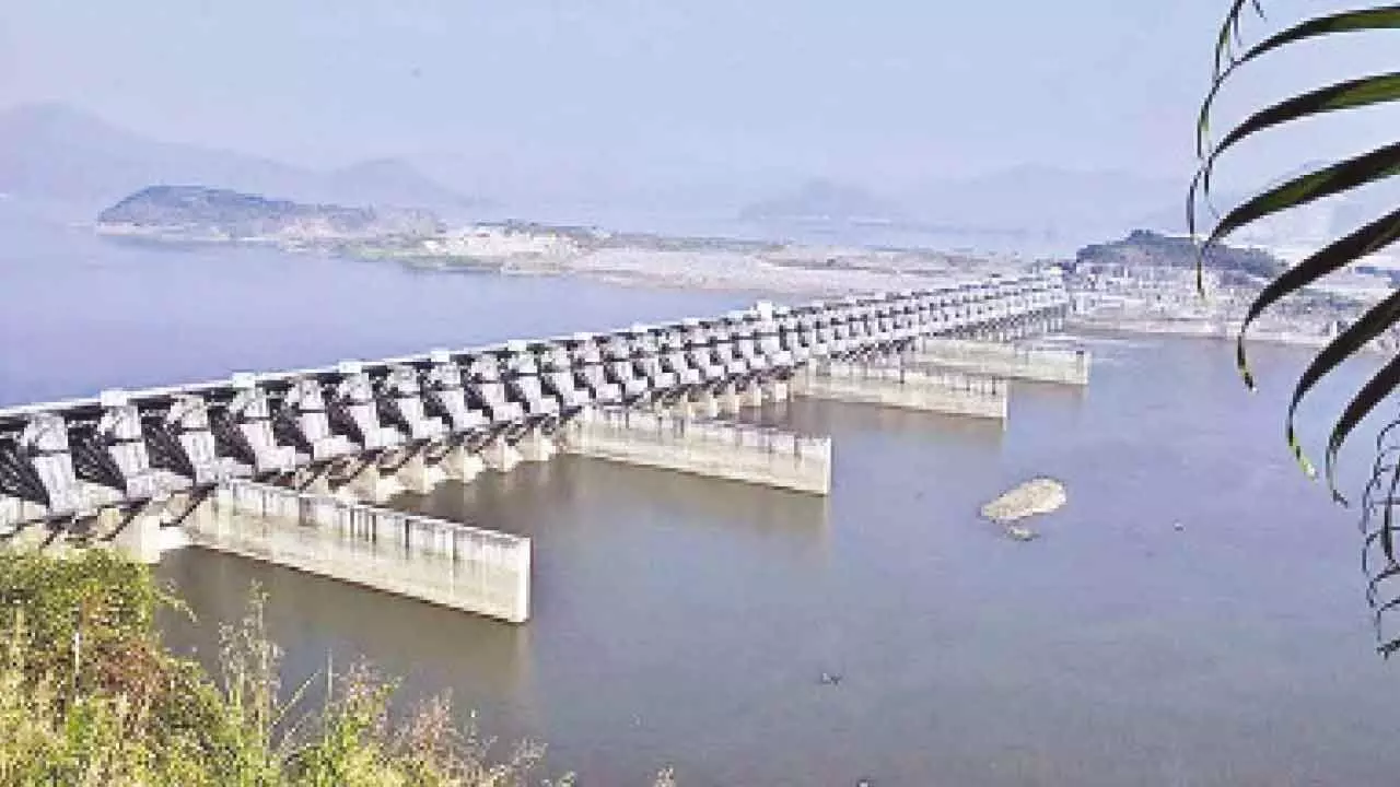 Shashidhar urges AP CM Naidu to shelve Banakacherla project