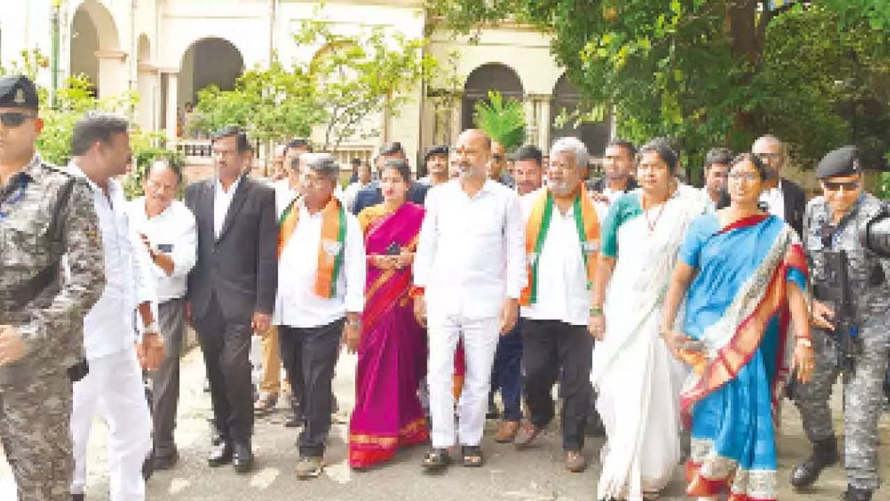 Bandi pitches for CBI probe into snoopgate