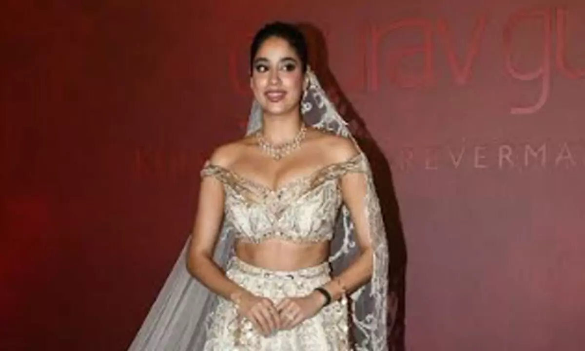 Janhvi Kapoor dazzles as showstopper at Gaurav Gupta’s bridal couture debut Janhvi Kapoor dazzles as showstopper at Gaurav Gupta’s bridal couture debut