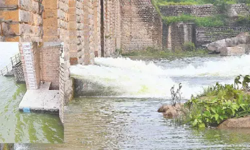 Officials lift 4 crest gates of Himayatsagar