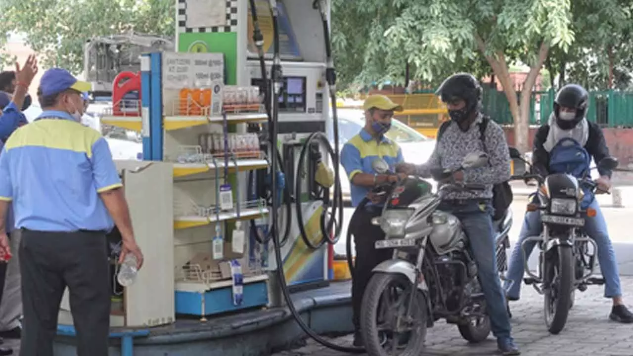 Govt taking relook at licensing rules for petrol pumps Govt taking relook at licensing rules for petrol pumps
