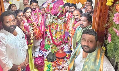 TSTDC chief offers bonam at Mutyalamma temple