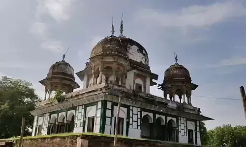 Hindu Group Vandalizes Historic Tomb In UPs Fatehpur, Claims Structure Built Over Ancient Temple