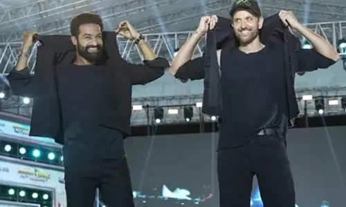 Jr NTR, Hrithik set Hyderabad ablaze at ‘War 2’ pre-release event