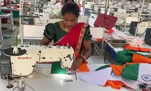 Bihan Didis receive 1.5 lakh tricolour order under Har Ghar Tiranga Abhiyan, boosting livelihoods in Chhattisgarh