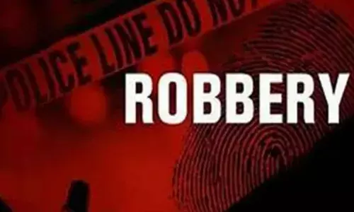 Jewellery shop staffer abducted, robbed of gold bar