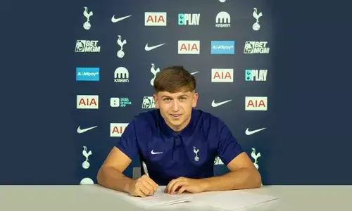 Mikey Moore signs long-term Spurs deal on his 18th birthday