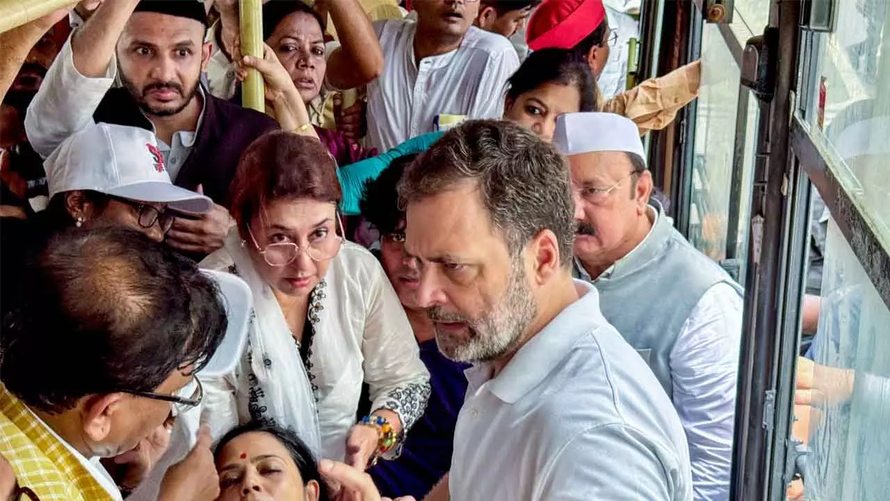 Oppn takes out protest march against SIR Oppn takes out protest march against SIR