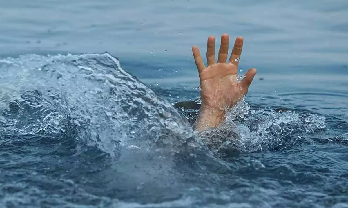 Man drowns while swimming in Thane lake Man drowns while swimming in Thane lake