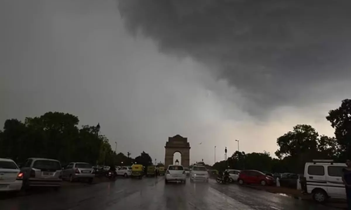 Cloudy sky in Delhi; rain, thunderstorm likely during the day