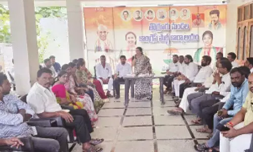 I am not afraid of Errabelli’s palm-leaf claps, says Jhansi Reddy