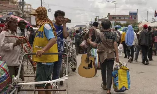 Cambodian migrant workers face uncertain future as Thai border conflict drives them home
