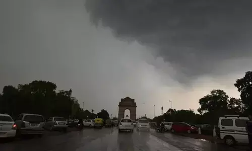 Cloudy sky in Delhi; rain, thunderstorm likely during the day