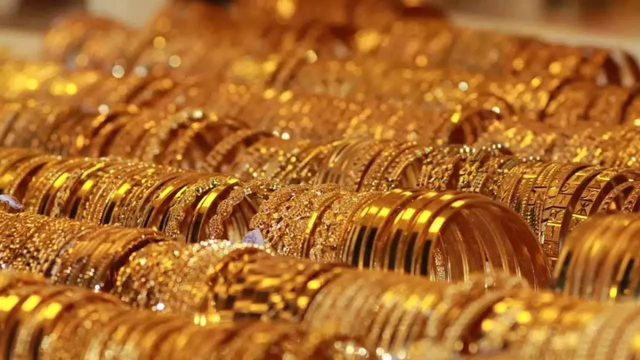 Gold nosedives Rs 1,000 amid sell-off in global markets Gold nosedives Rs 1,000 amid sell-off in global markets